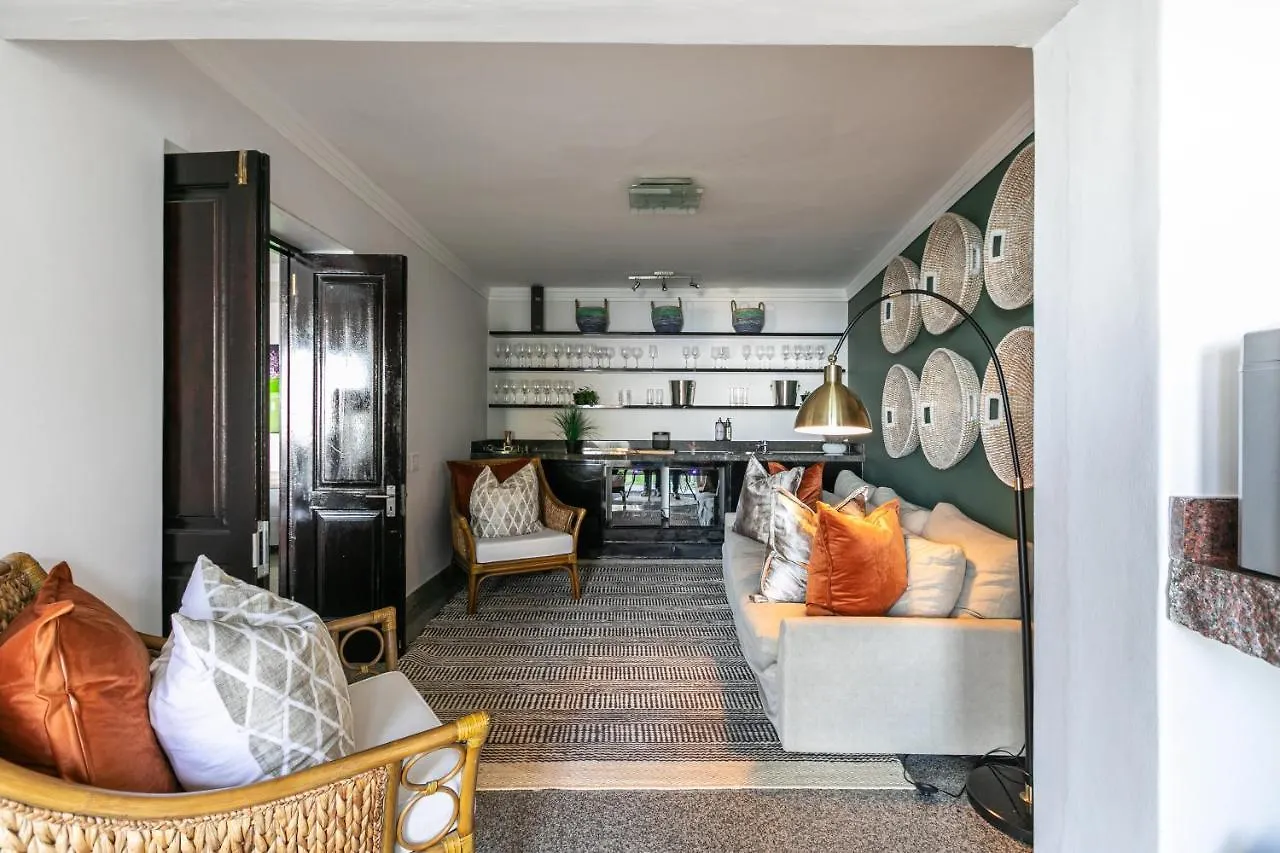 Bali And Eva Fresnaye. Luxurious 7 Bedroom Villa. Pool And Grand Patio Κέιπ Τάουν 0*,