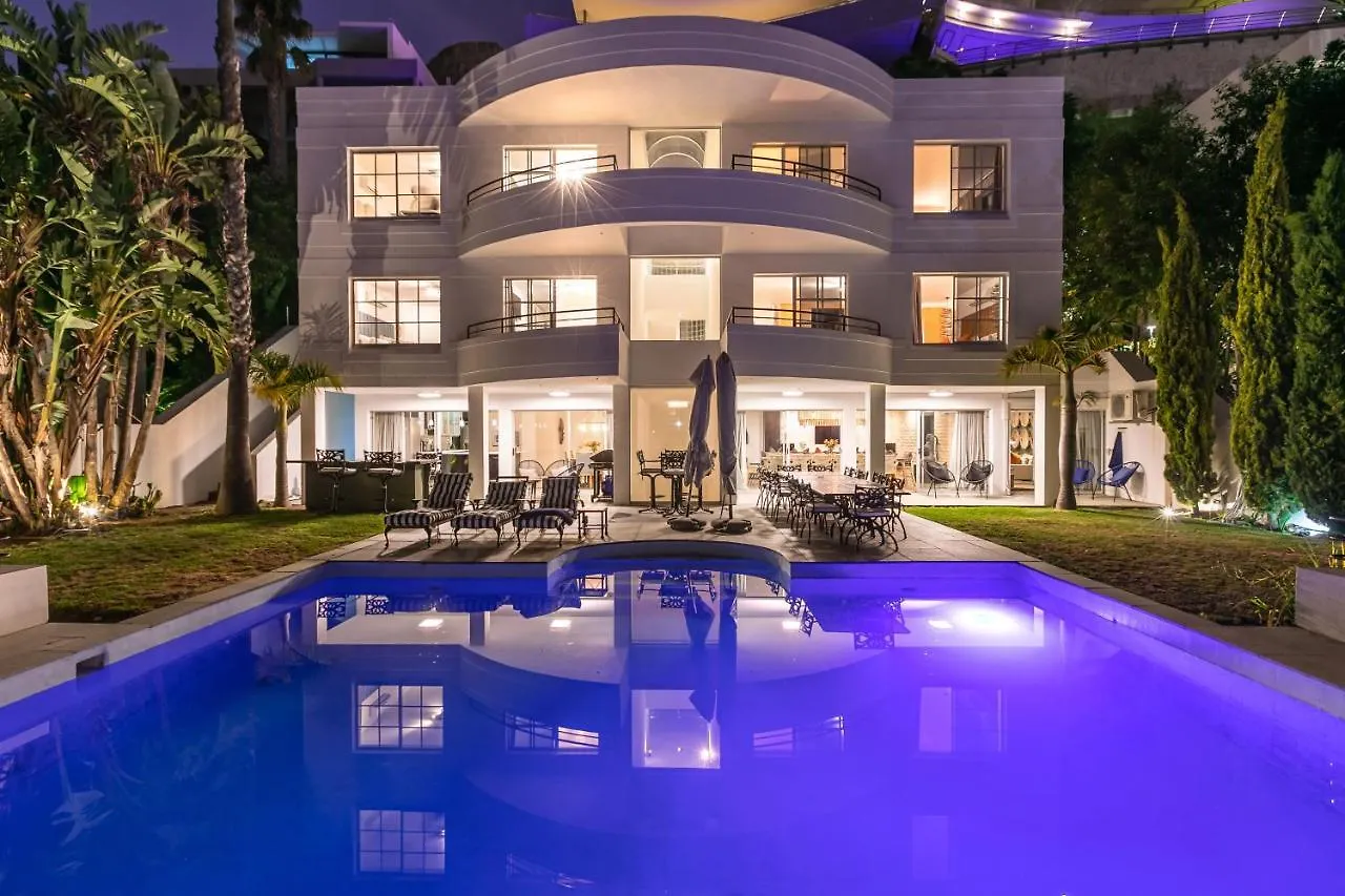 Bali And Eva Fresnaye. Luxurious 7 Bedroom Villa. Pool And Grand Patio Κέιπ Τάουν 0*,  Νότια Αφρική