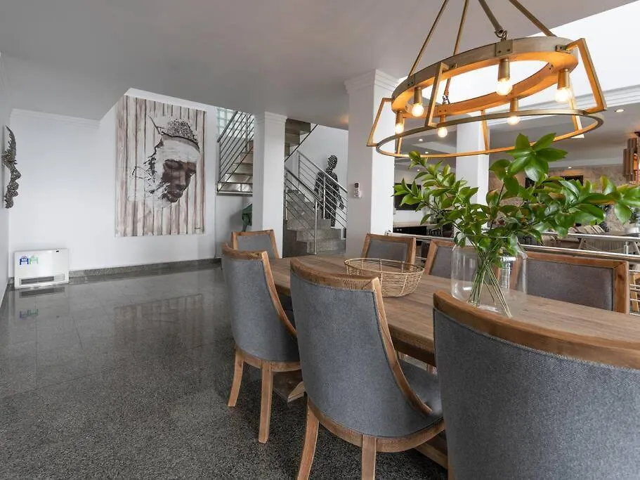 Bali And Eva Fresnaye. Luxurious 7 Bedroom Villa. Pool And Grand Patio Κέιπ Τάουν 0*,  Νότια Αφρική
