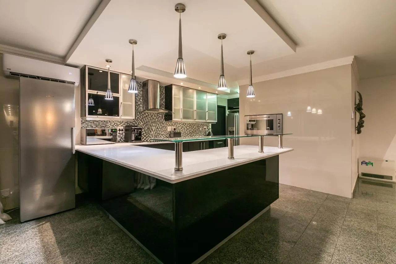 Bali And Eva Fresnaye. Luxurious 7 Bedroom Villa. Pool And Grand Patio Κέιπ Τάουν