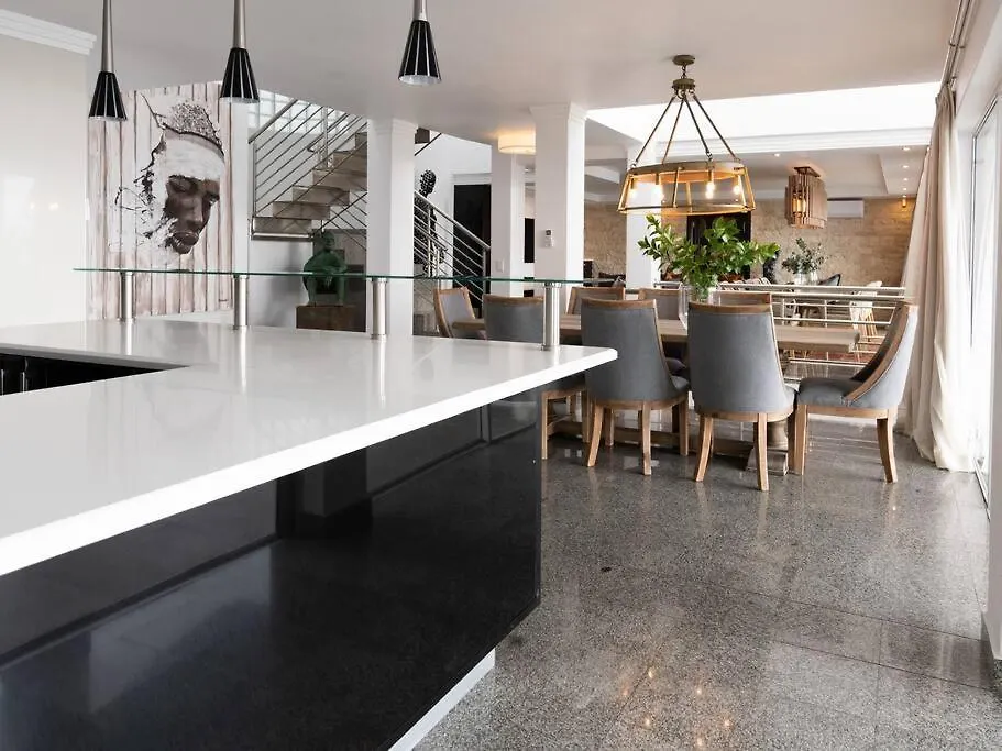 Βίλα Bali And Eva Fresnaye. Luxurious 7 Bedroom Villa. Pool And Grand Patio Κέιπ Τάουν Νότια Αφρική